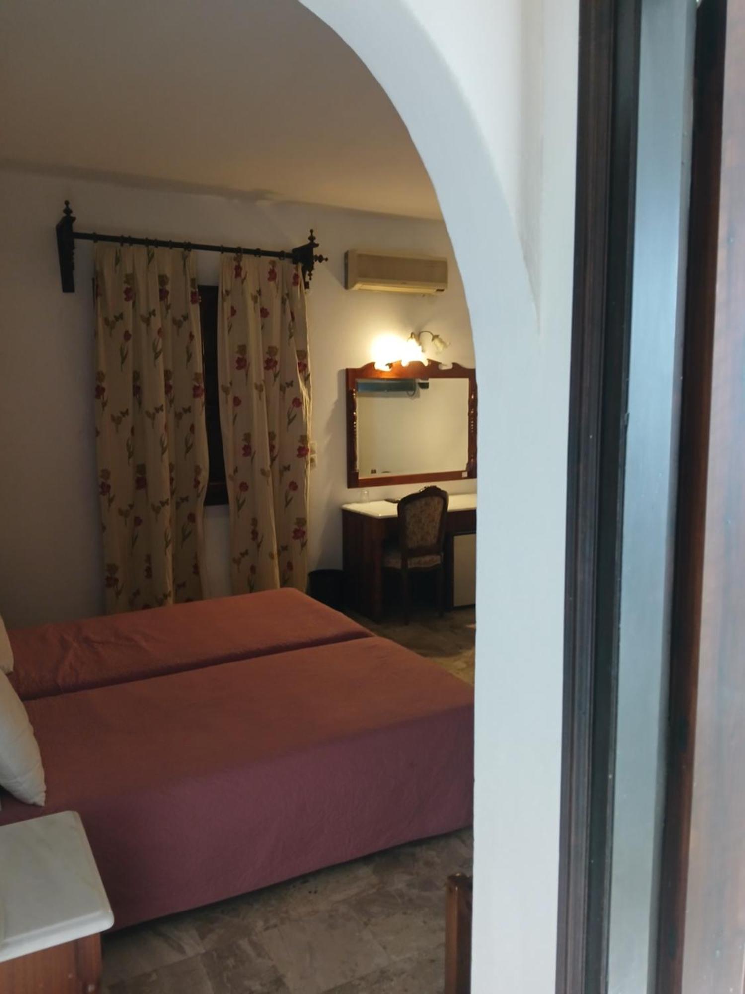 Hotel Villa Orsa Skiathos Town Exterior photo